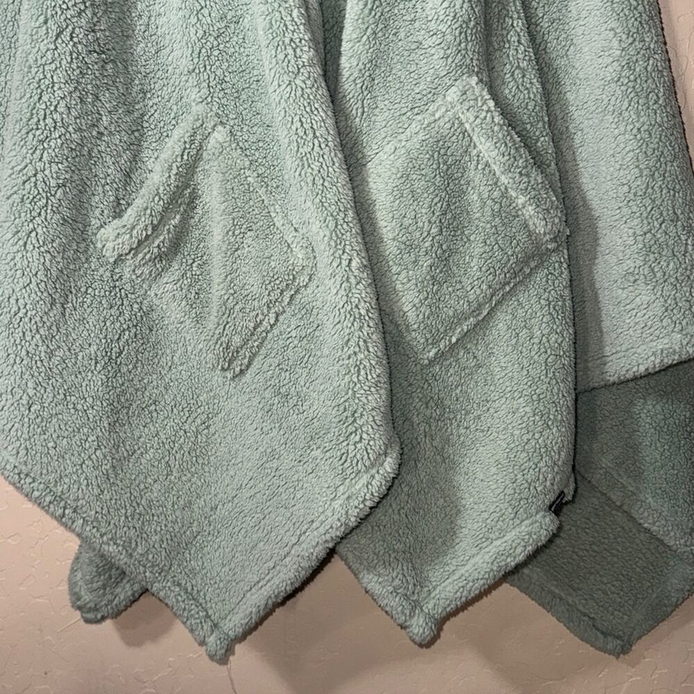 LL Bean Cozy Sherpa Wearable Throw in silver Sage green color - Picture 2 of 5